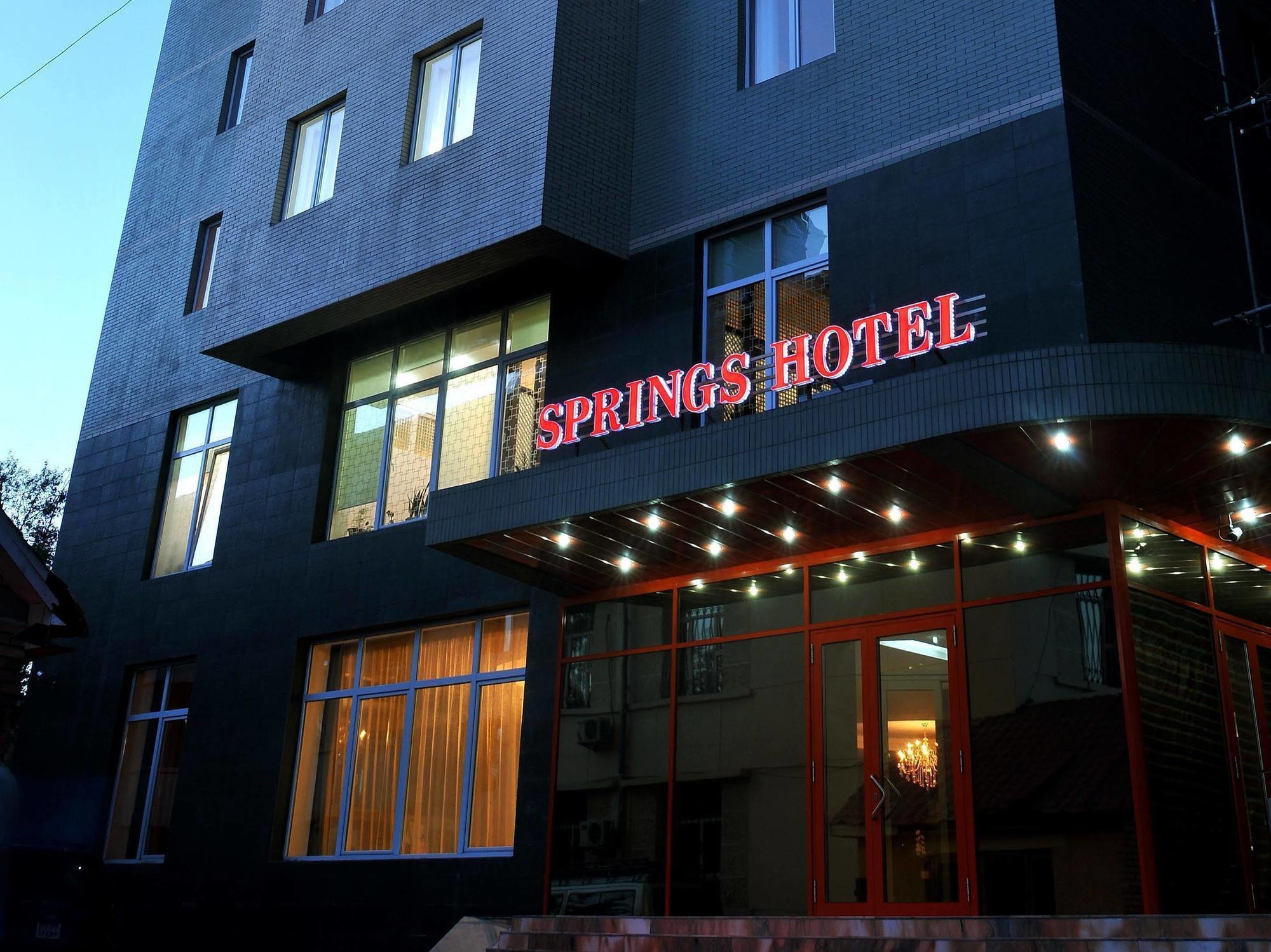 Springs Hotel Улан-Батор Екстер'єр фото